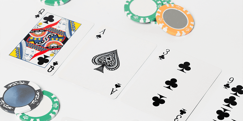 PH888’s customizable spades card game app interface with different table backgrounds and player avatars.
